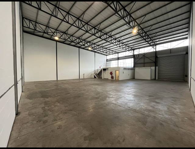518M² WAREHOUSE TO LET IN STIKLAND INDUSTRIAL